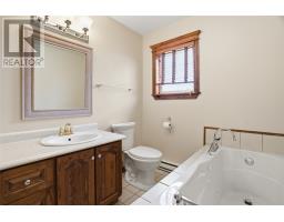 1 Greenwood Street East thumbnail 17