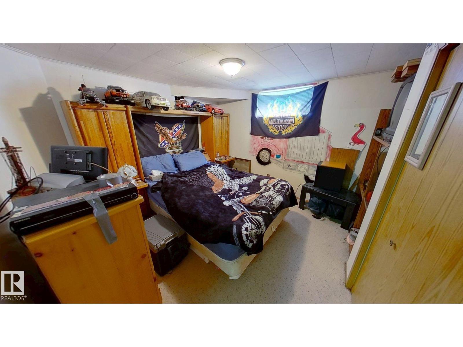 7608 125 AV NW - 10