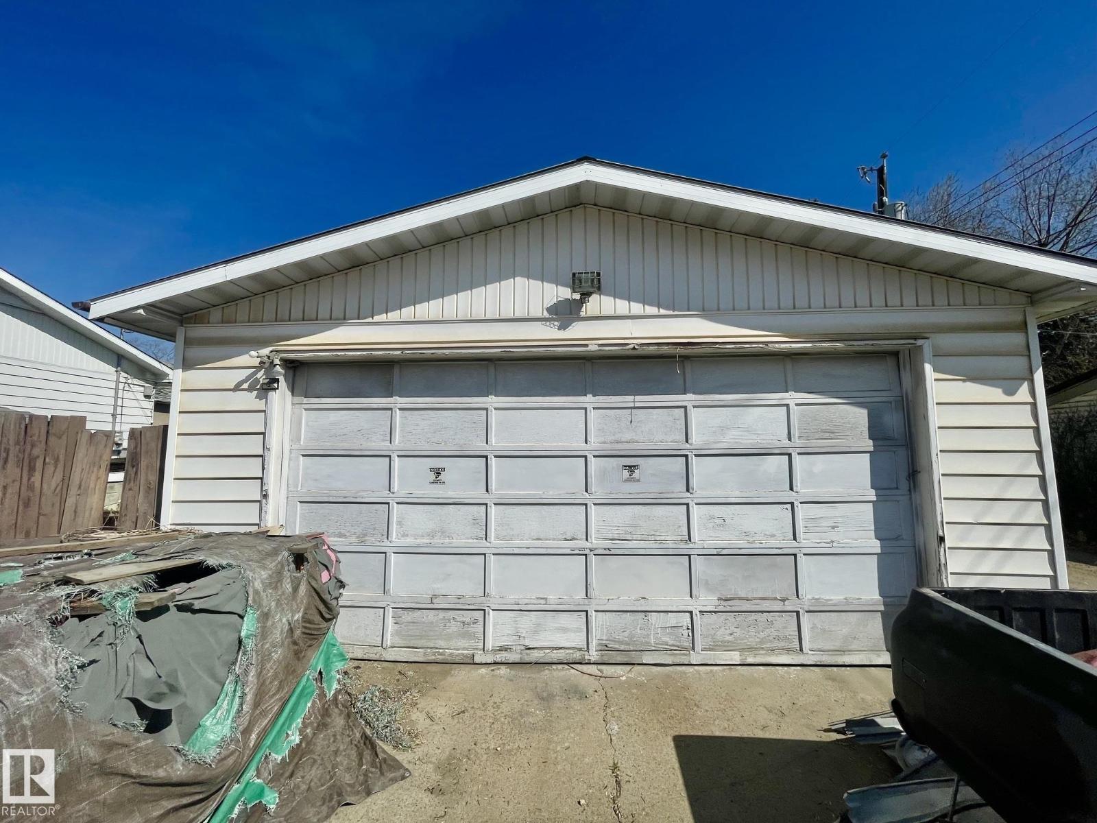 7608 125 AV NW - 13
