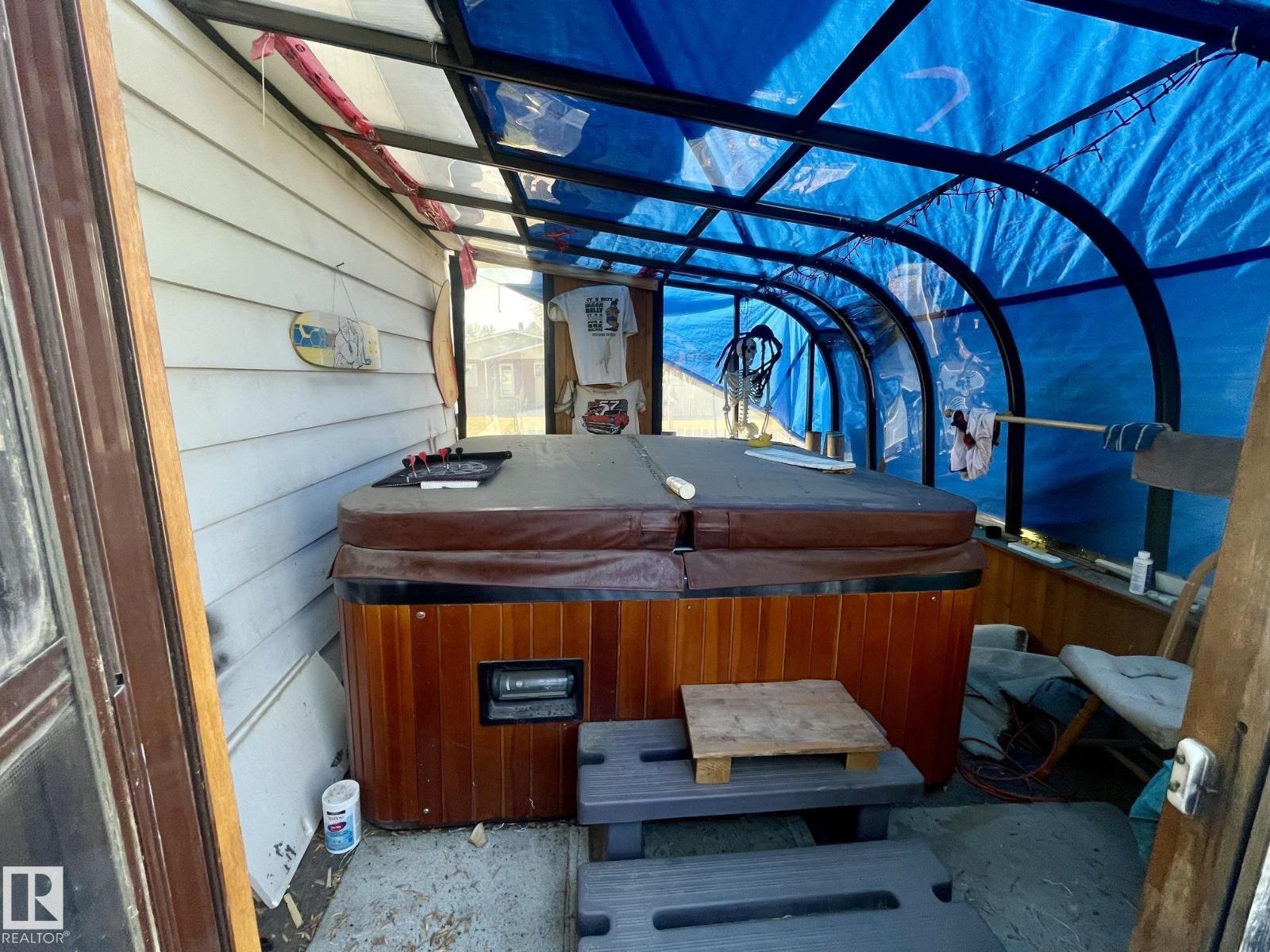 7608 125 AV NW - 15