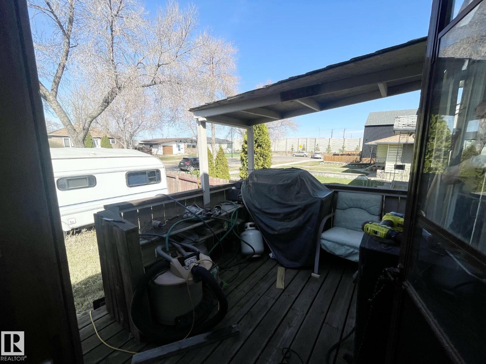 7608 125 AV NW - 16