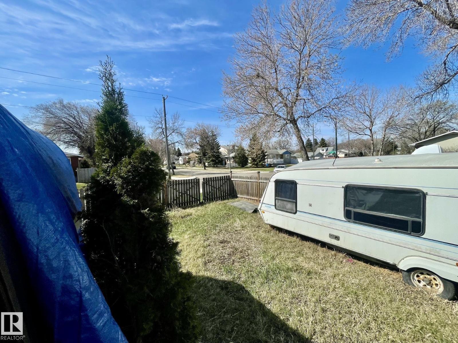 7608 125 AV NW - 17