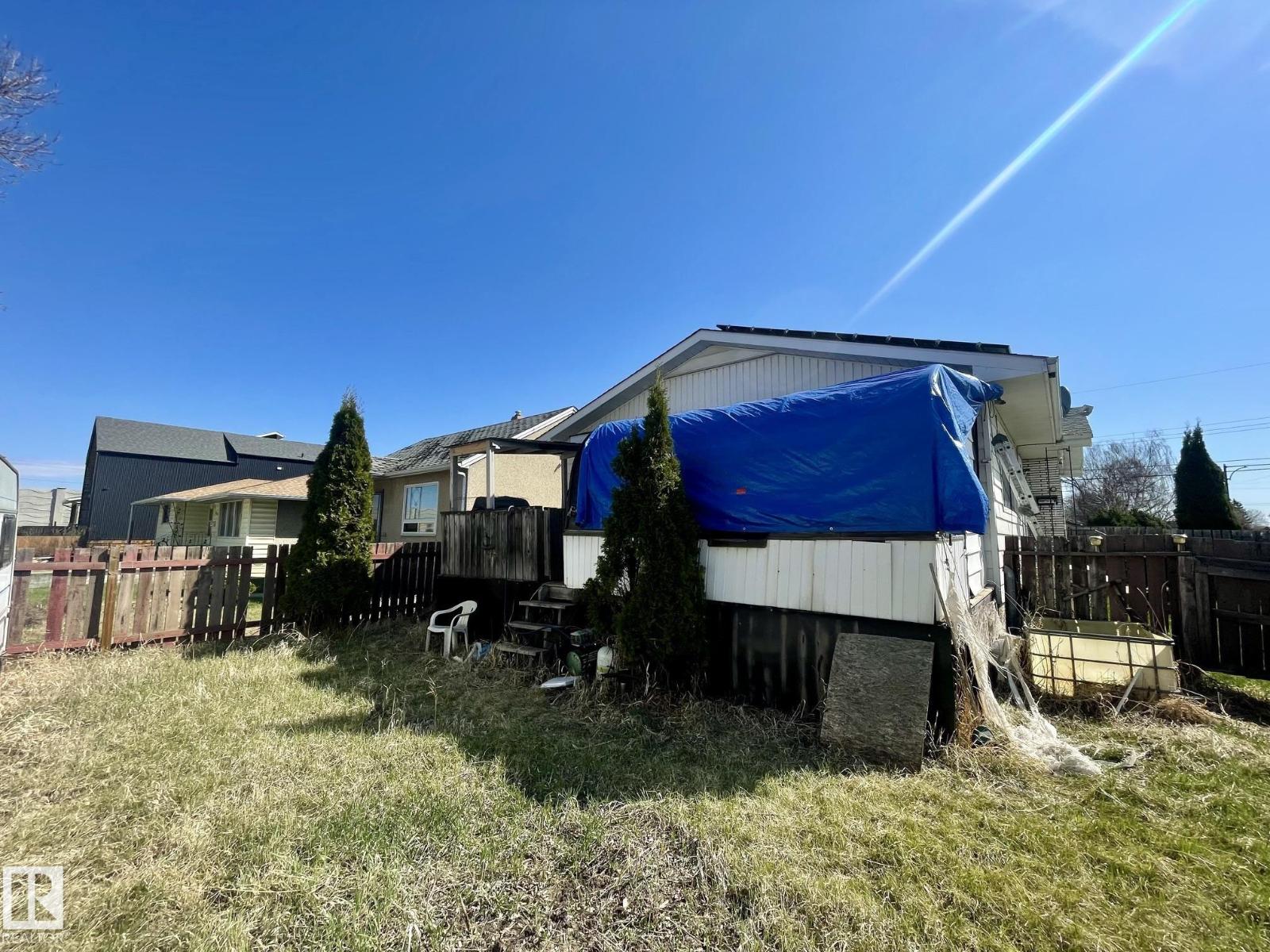 7608 125 AV NW - 18