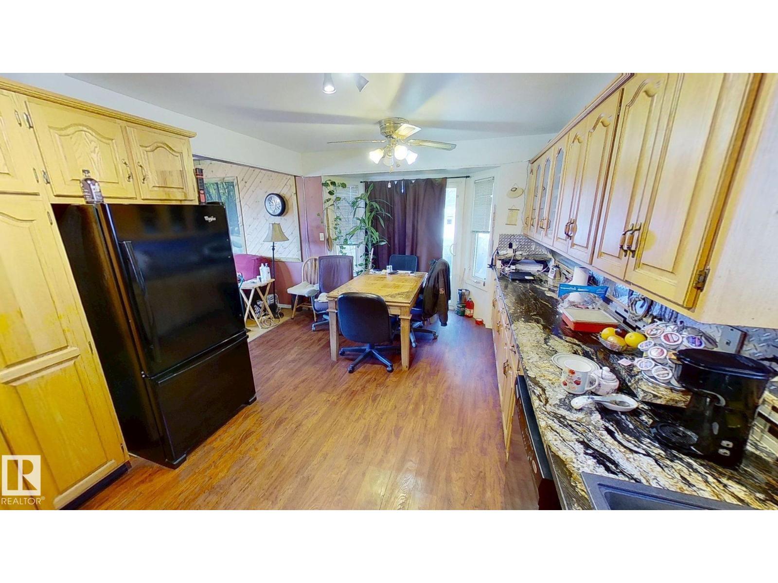 7608 125 AV NW - photo 3