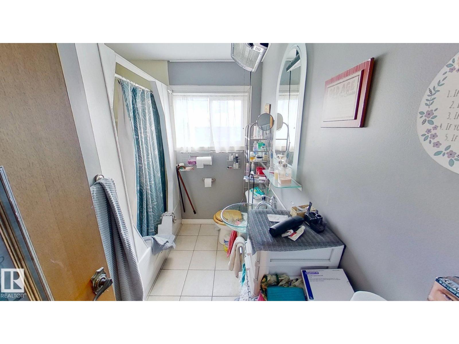 7608 125 AV NW - 6