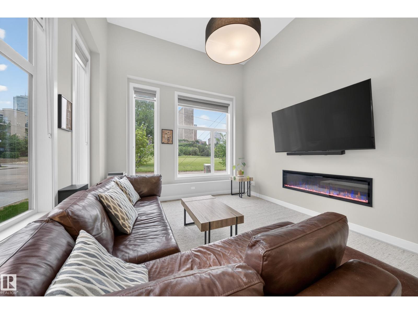 9747 101 ST NW - 10