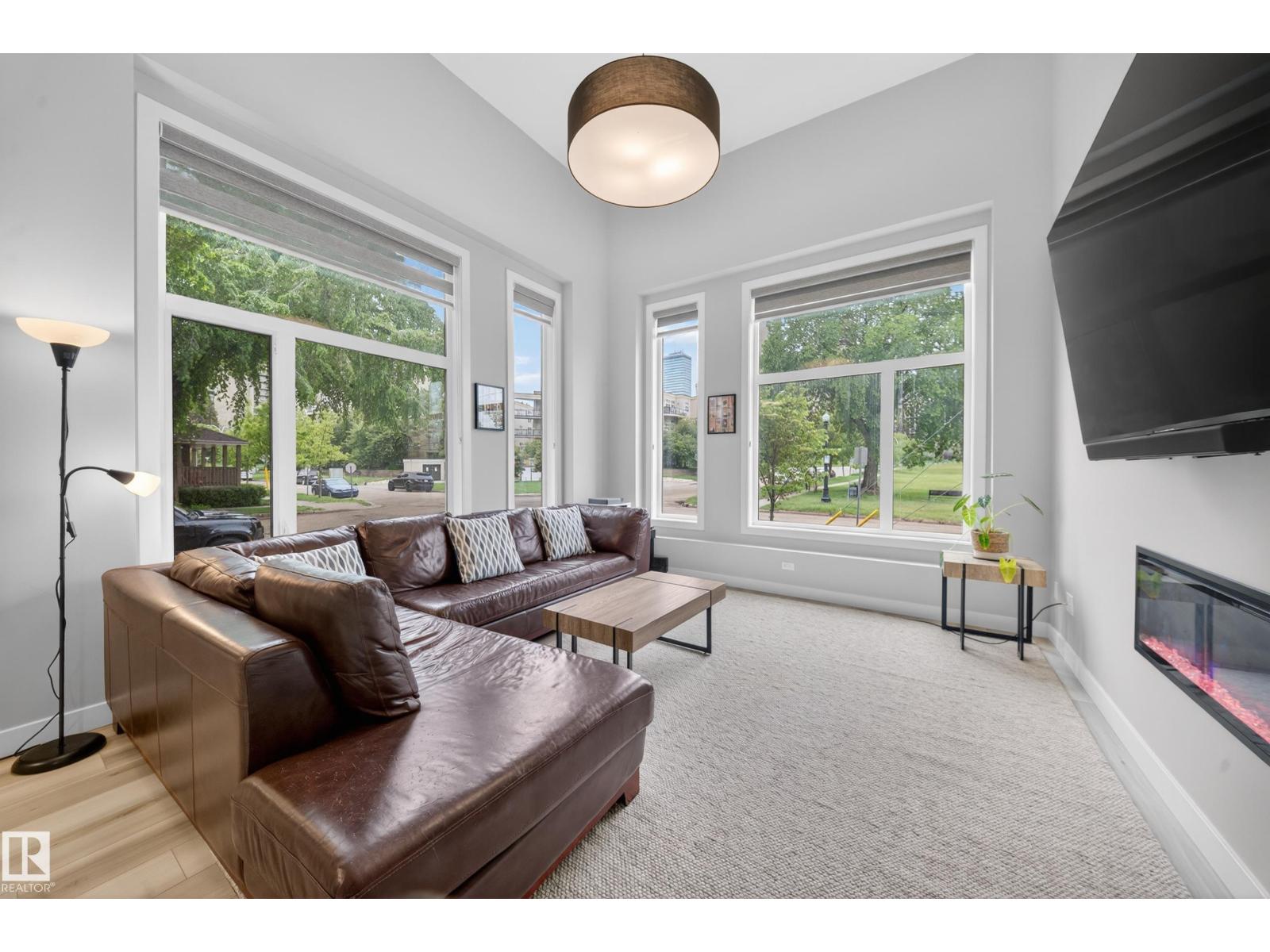 9747 101 ST NW - 12