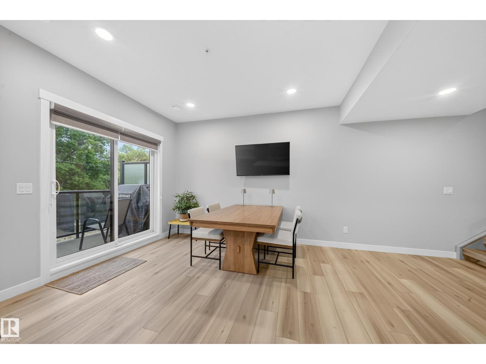 9747 101 ST NW - 25