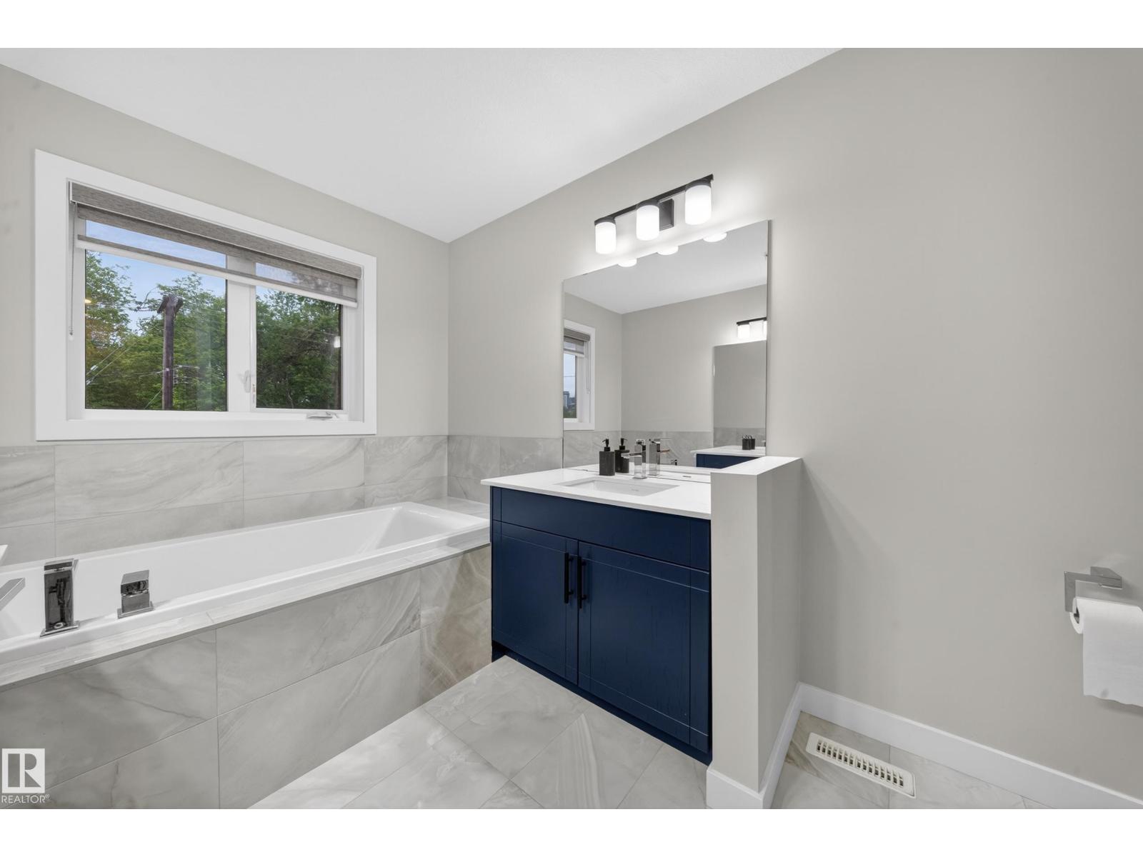 9747 101 ST NW - 43