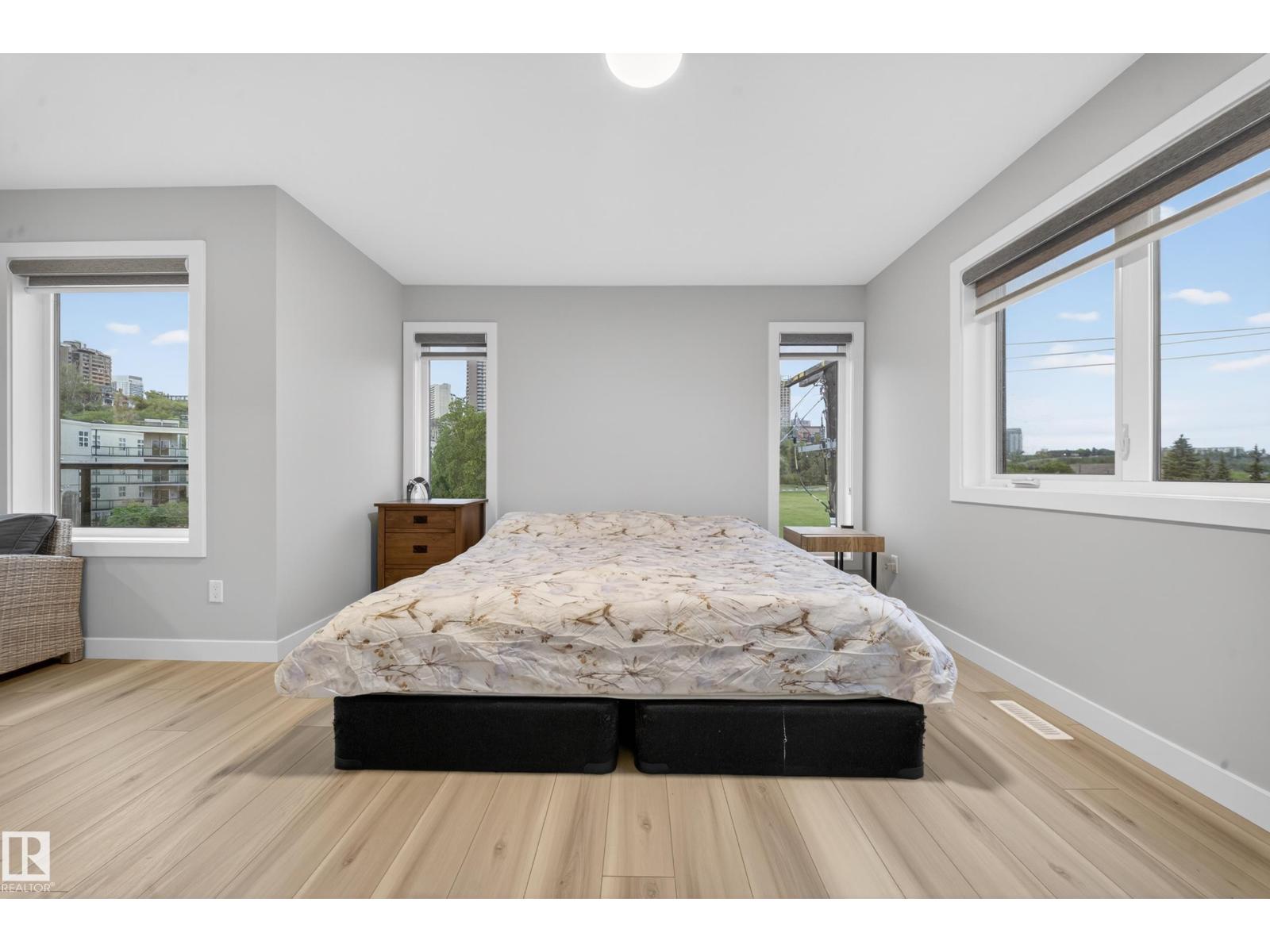 9747 101 ST NW - 49