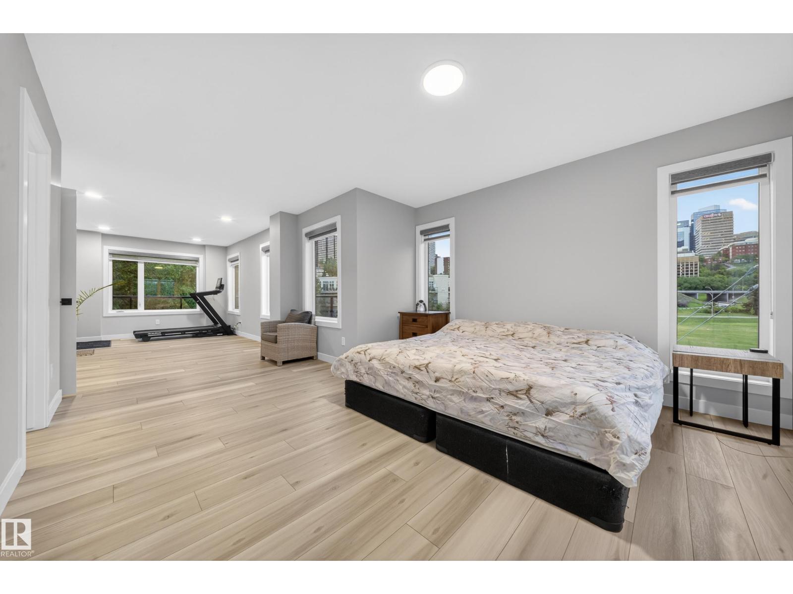 9747 101 ST NW - 50