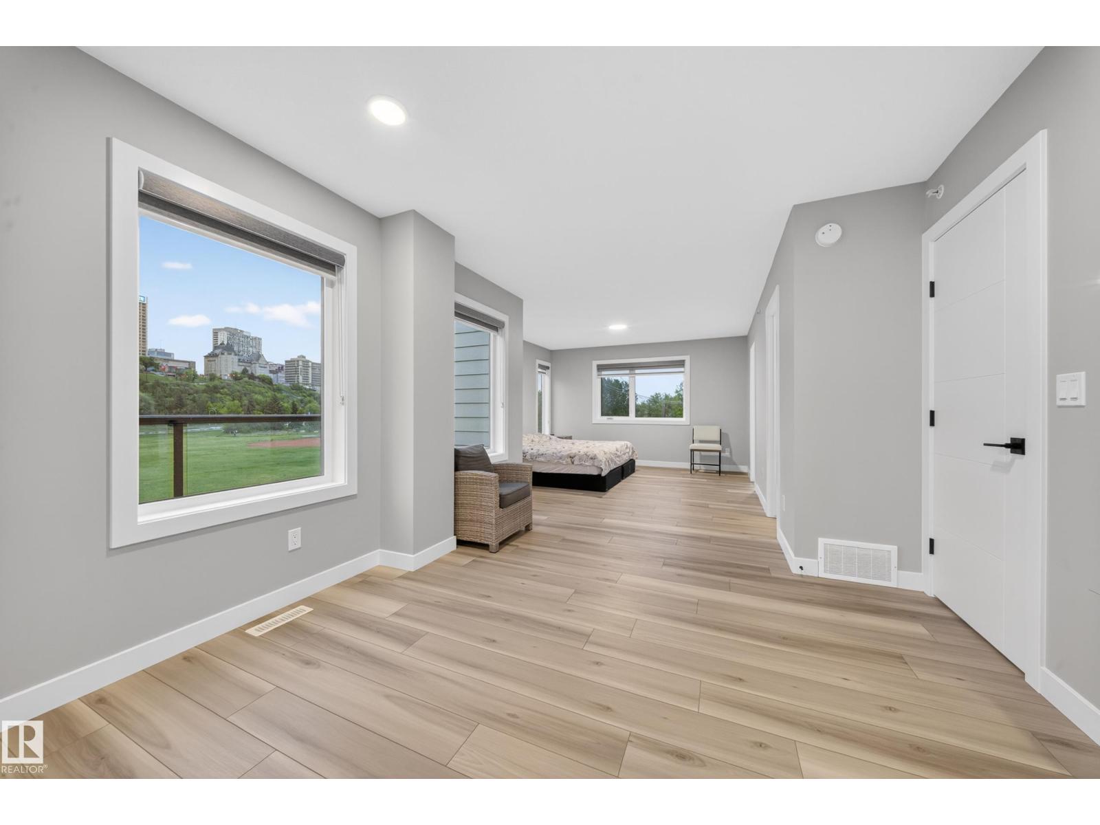 9747 101 ST NW - 52