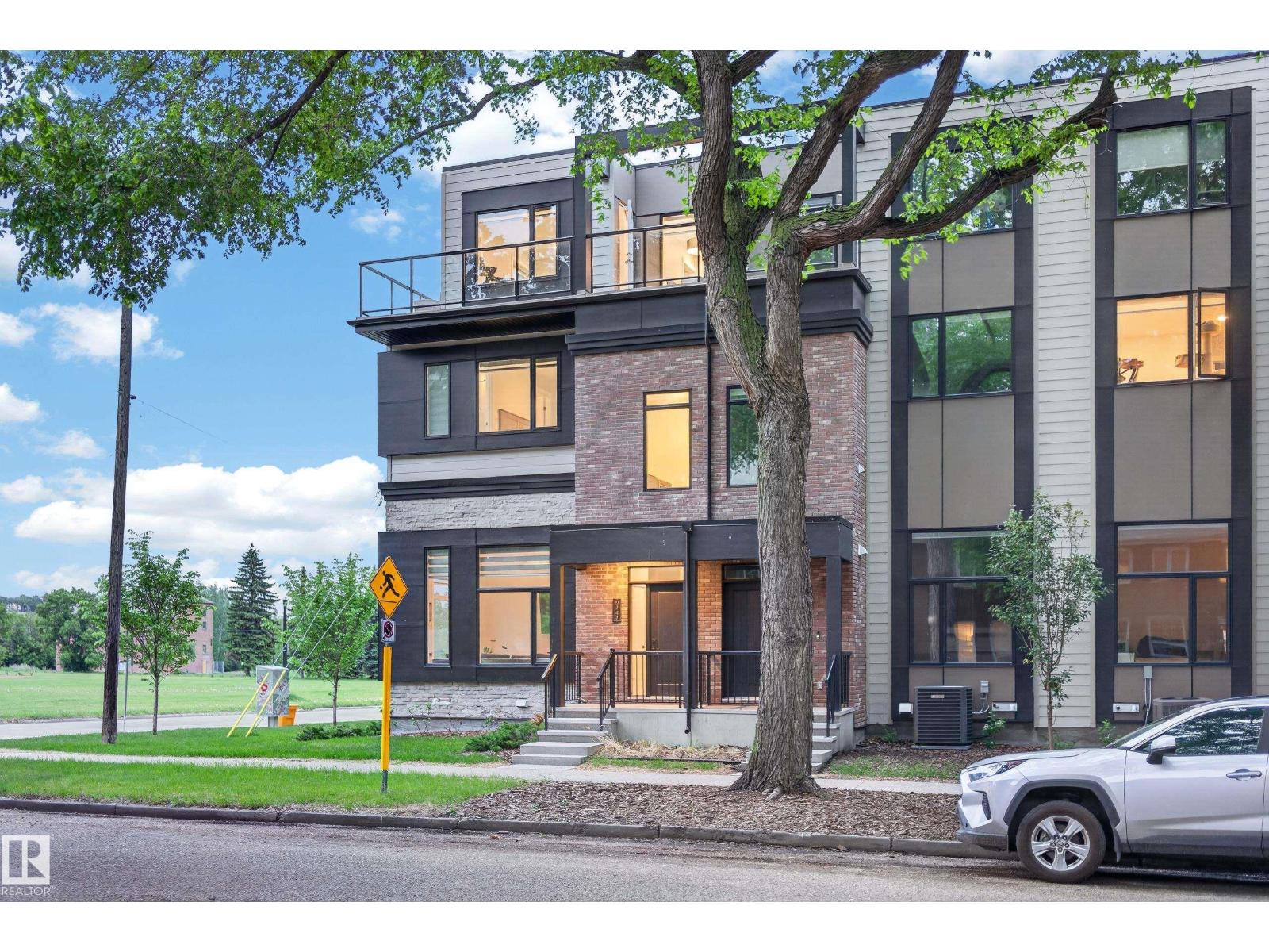 9747 101 ST NW - 62