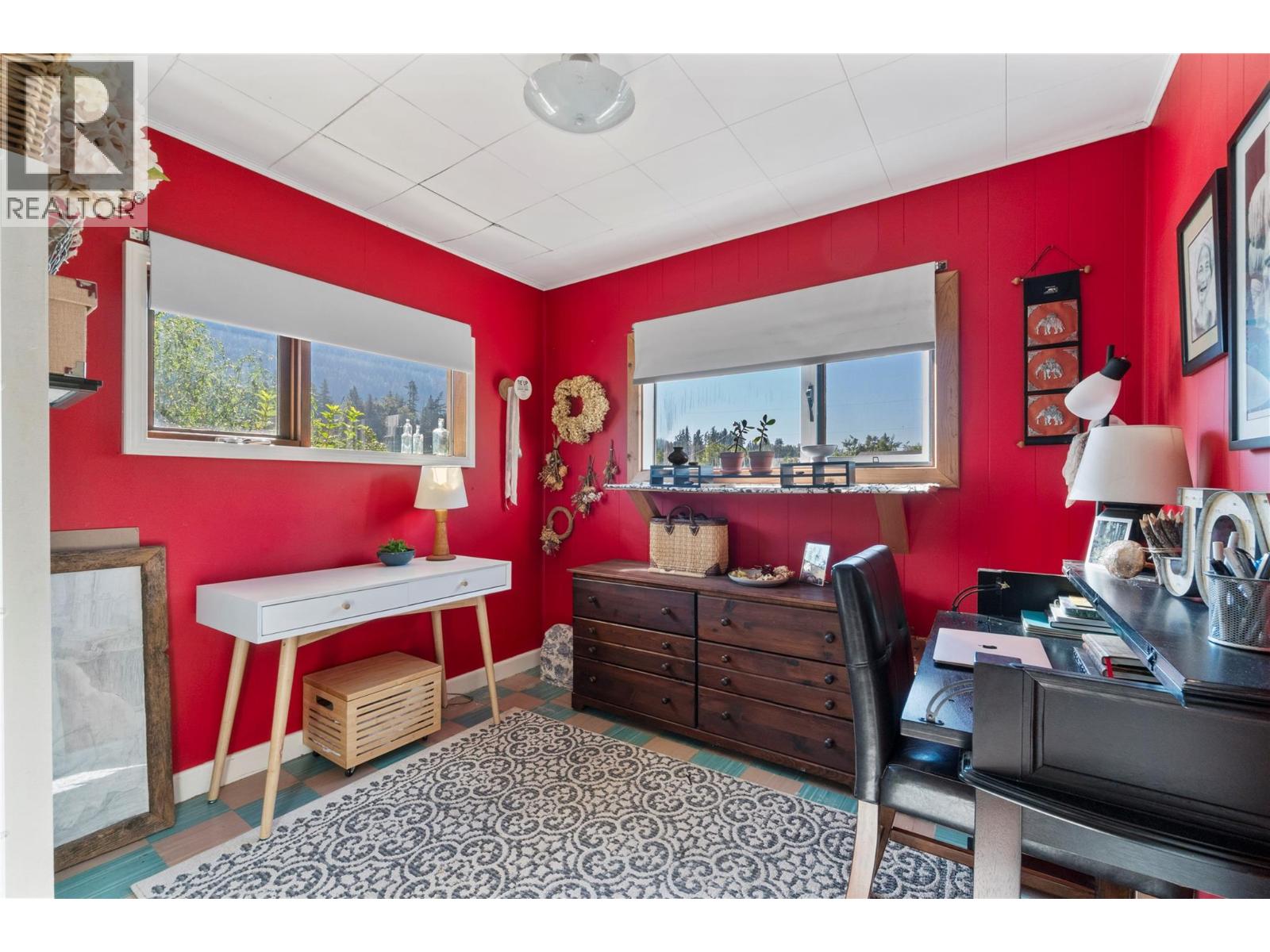 3590 50 Street NE - 24