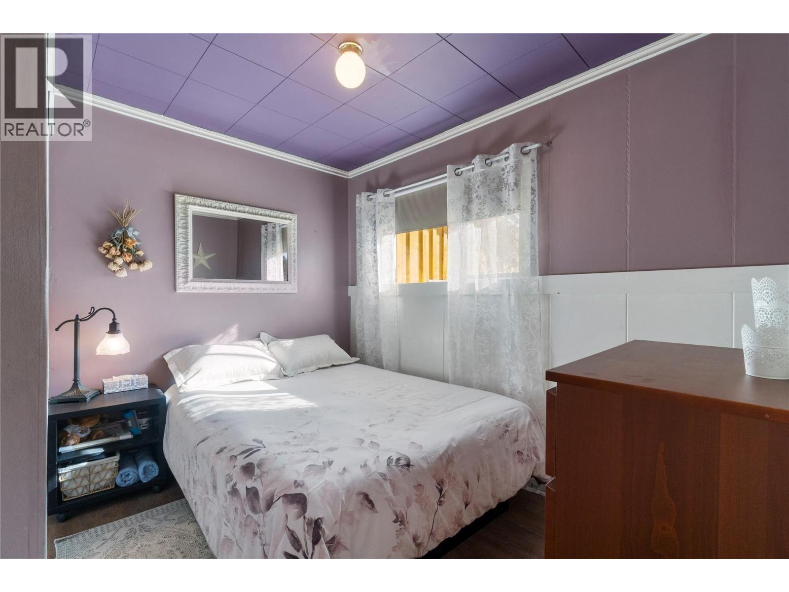 3590 50 Street NE - 26
