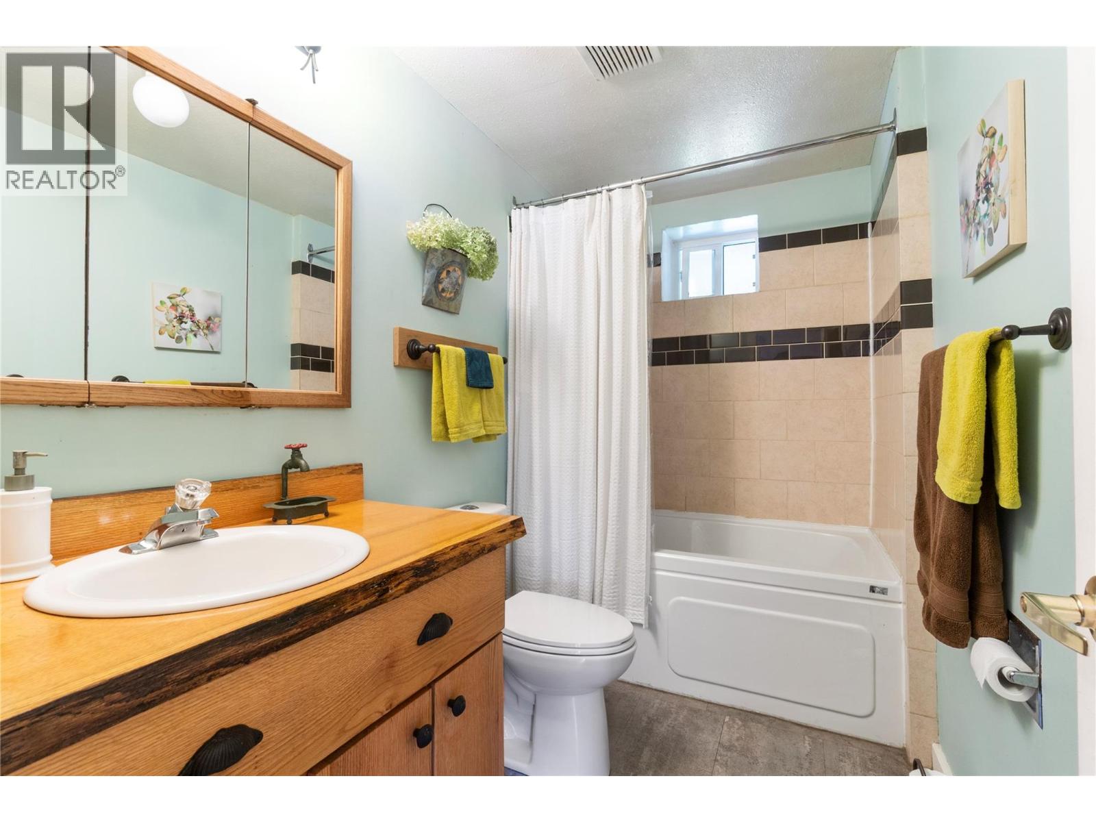  3590 50 Street Northeast, Salmon Arm