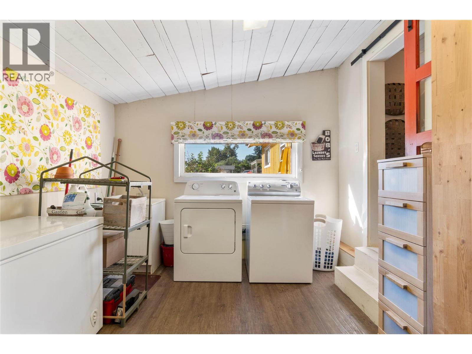 3590 50 Street NE - 31