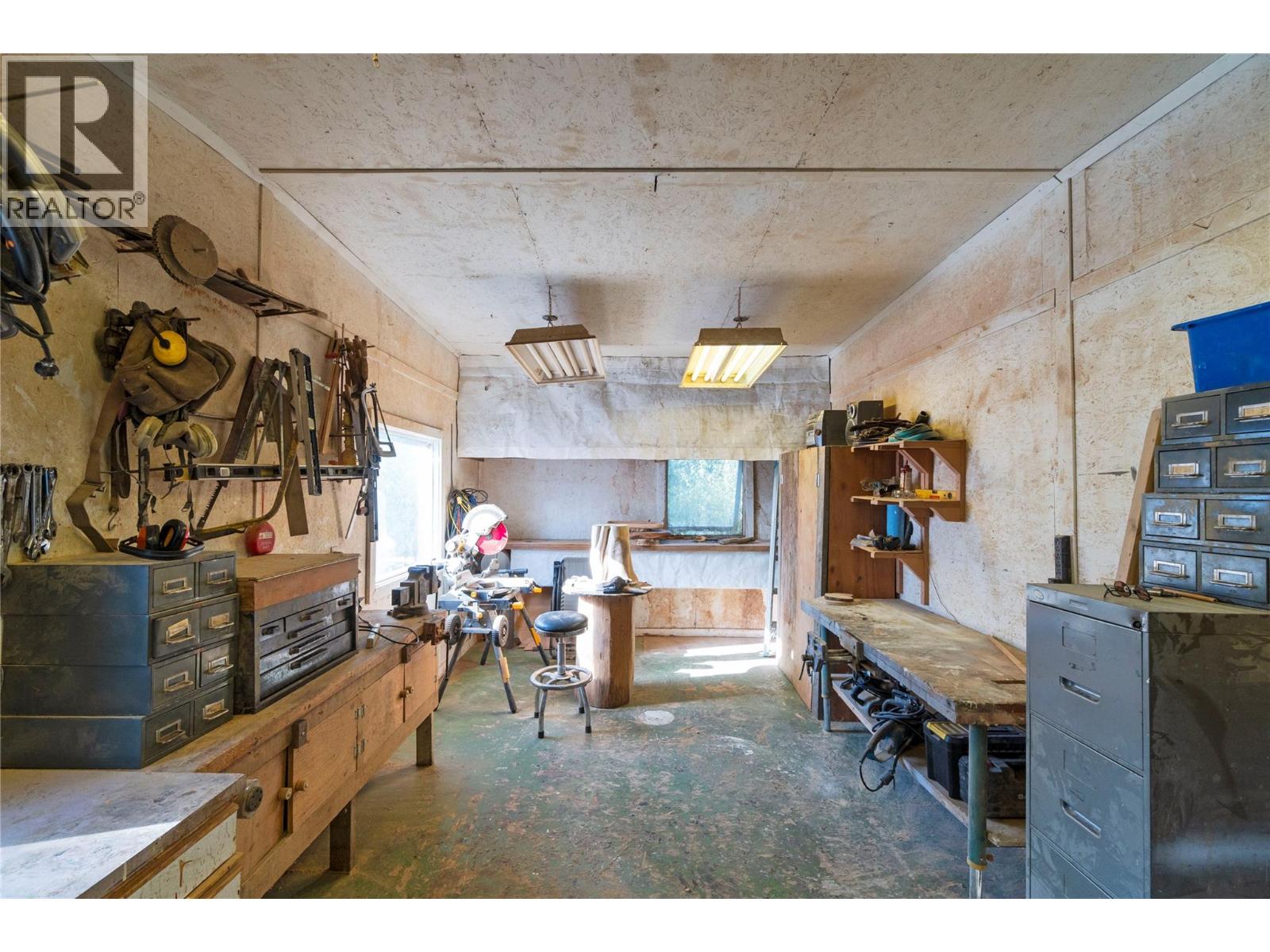 3590 50 Street NE - 48