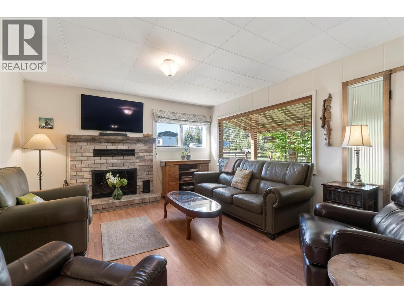 3590 50 Street NE - 16
