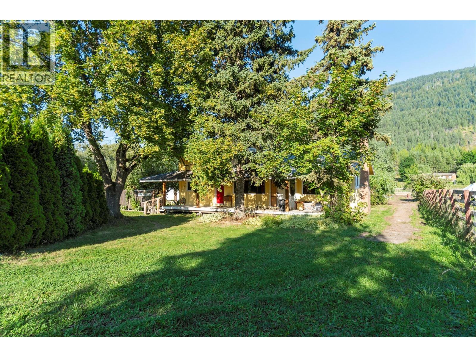  3590 50 Street Northeast, Salmon Arm