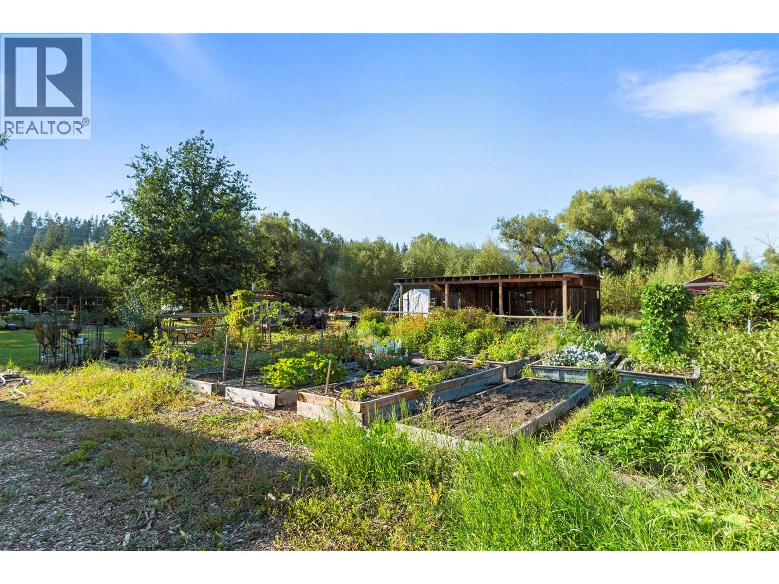 3590 50 Street NE - 41