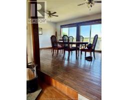 Living room - 2 Parsons Road, Pelee Island, ON N0R1M0 Photo 8