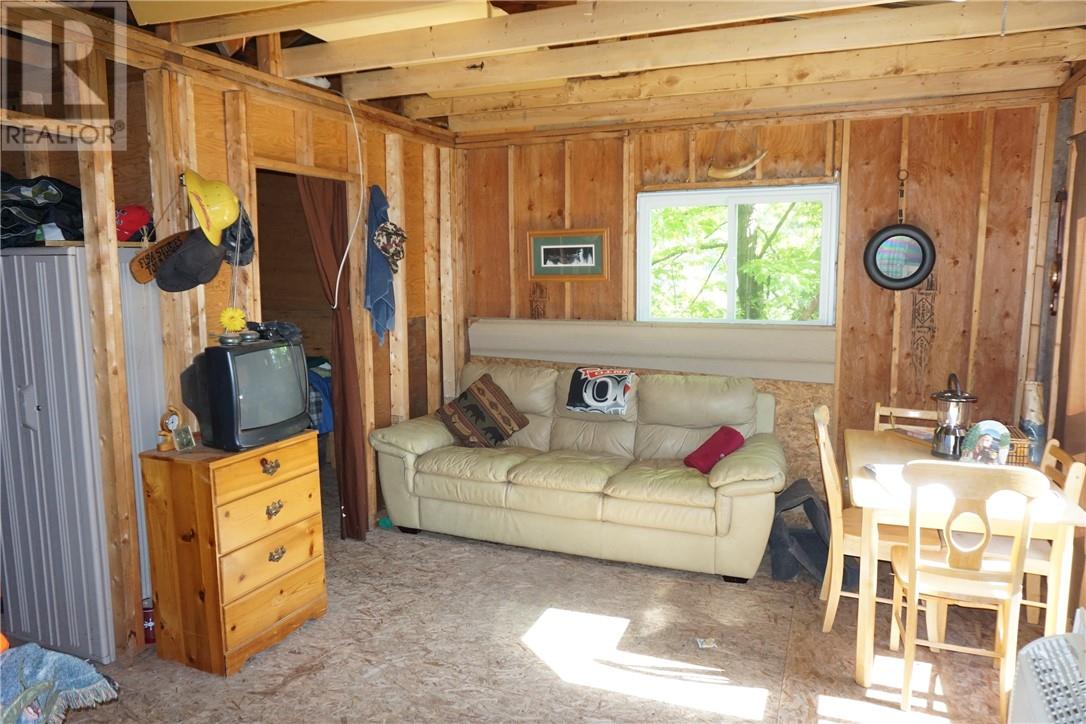 102 Maplegrove Island - 11