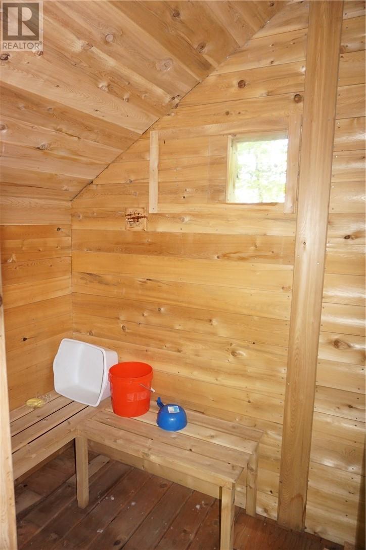 102 Maplegrove Island - 17