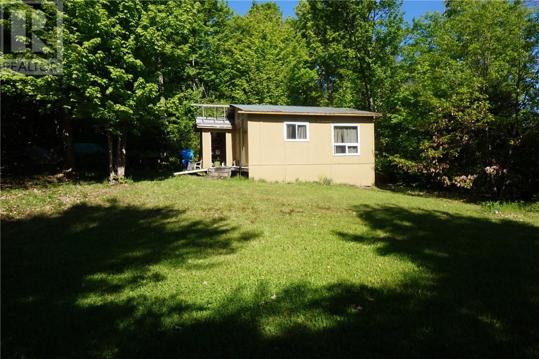 102 Maplegrove Island - 2