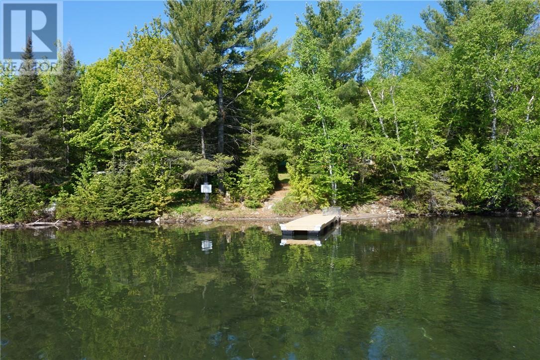 102 Maplegrove Island - 1