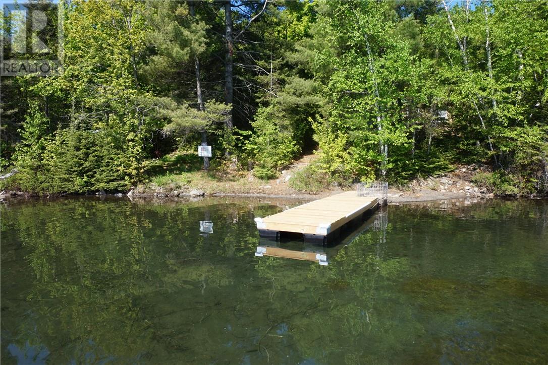 102 Maplegrove Island - 5