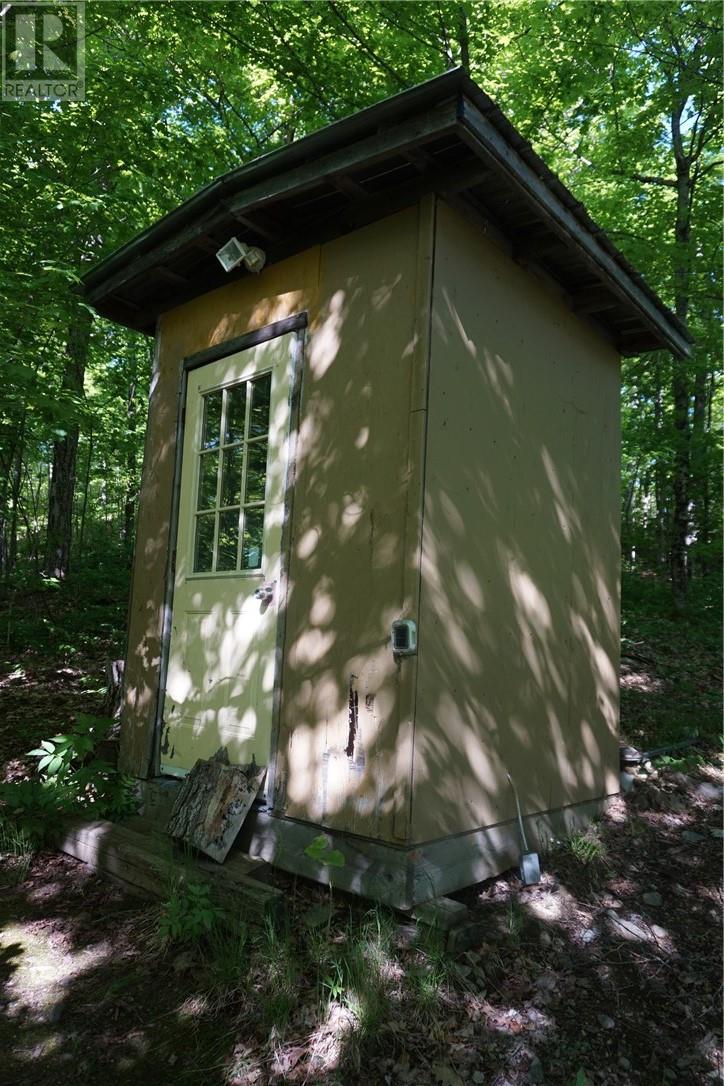 102 Maplegrove Island - 24