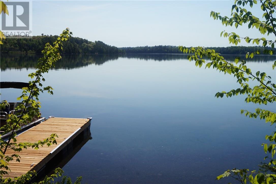 102 Maplegrove Island - 4