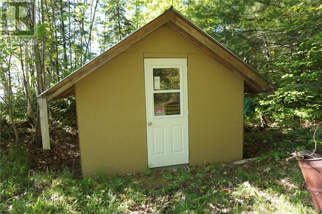 102 Maplegrove Island - 15