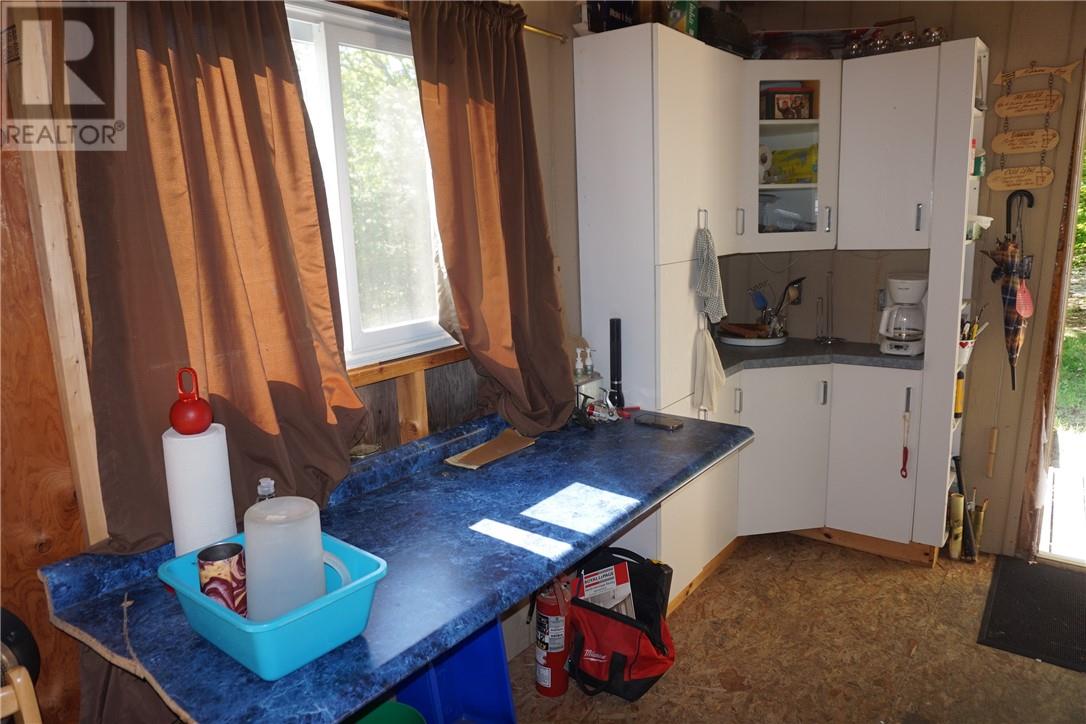 102 Maplegrove Island - 8