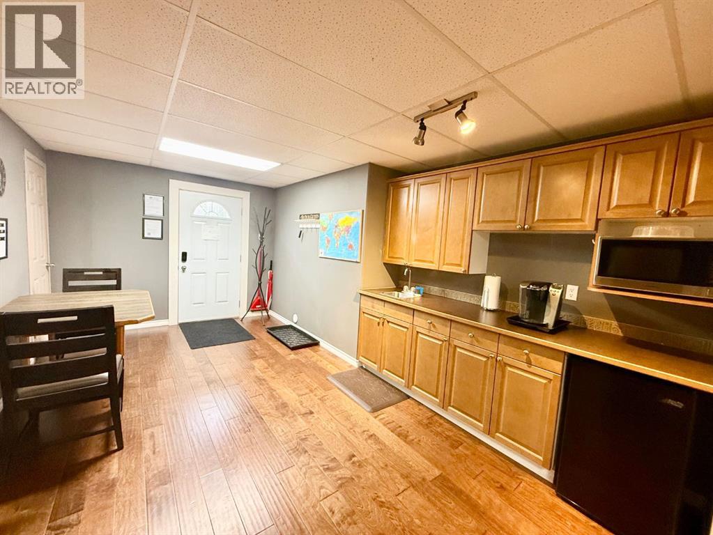 150 HALLAM Drive — photo 32