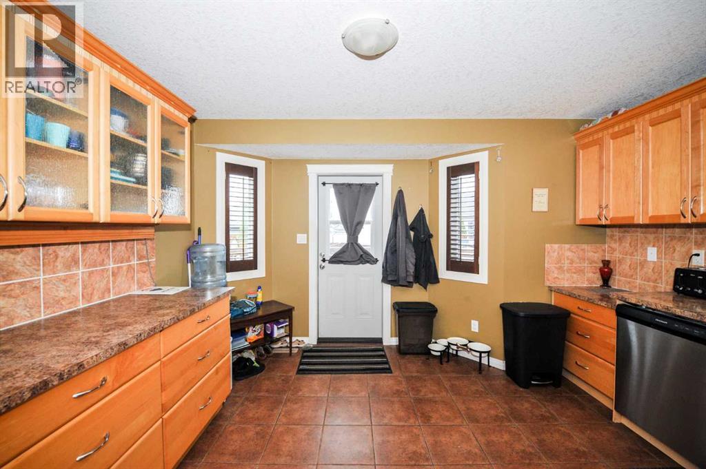 3709 69 Street — photo 6