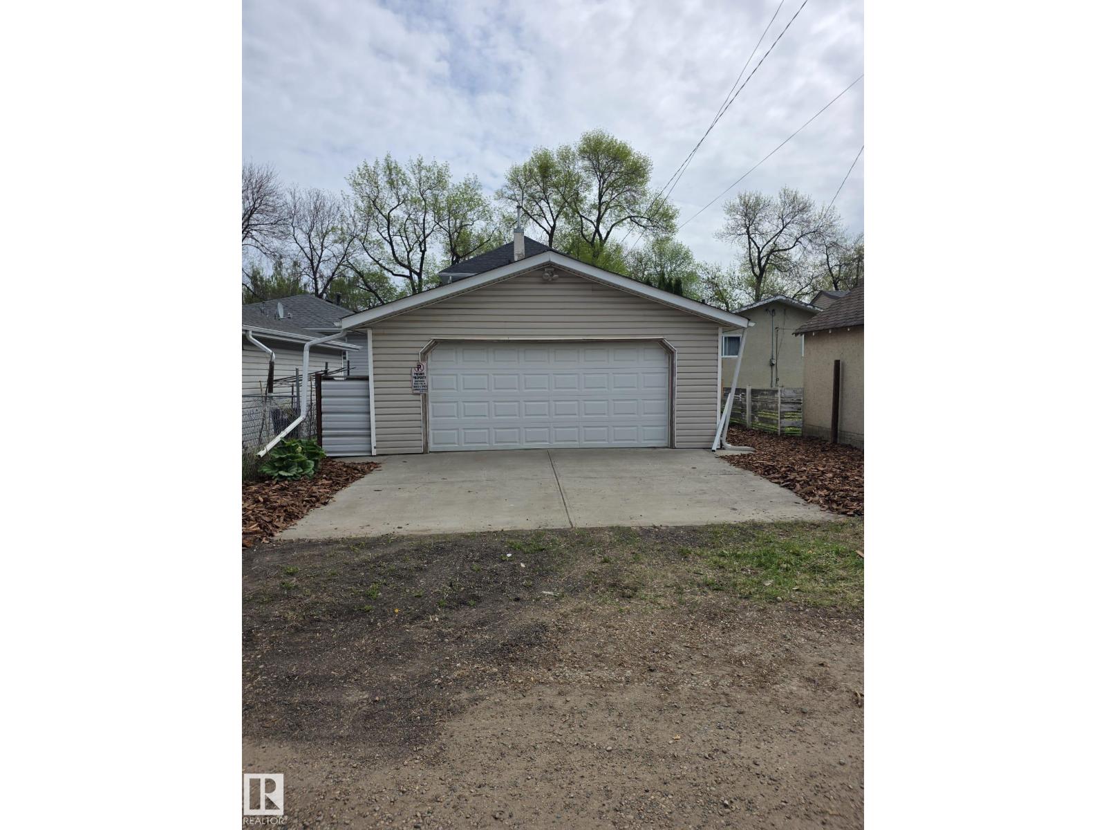 10656 93 ST NW — photo 41