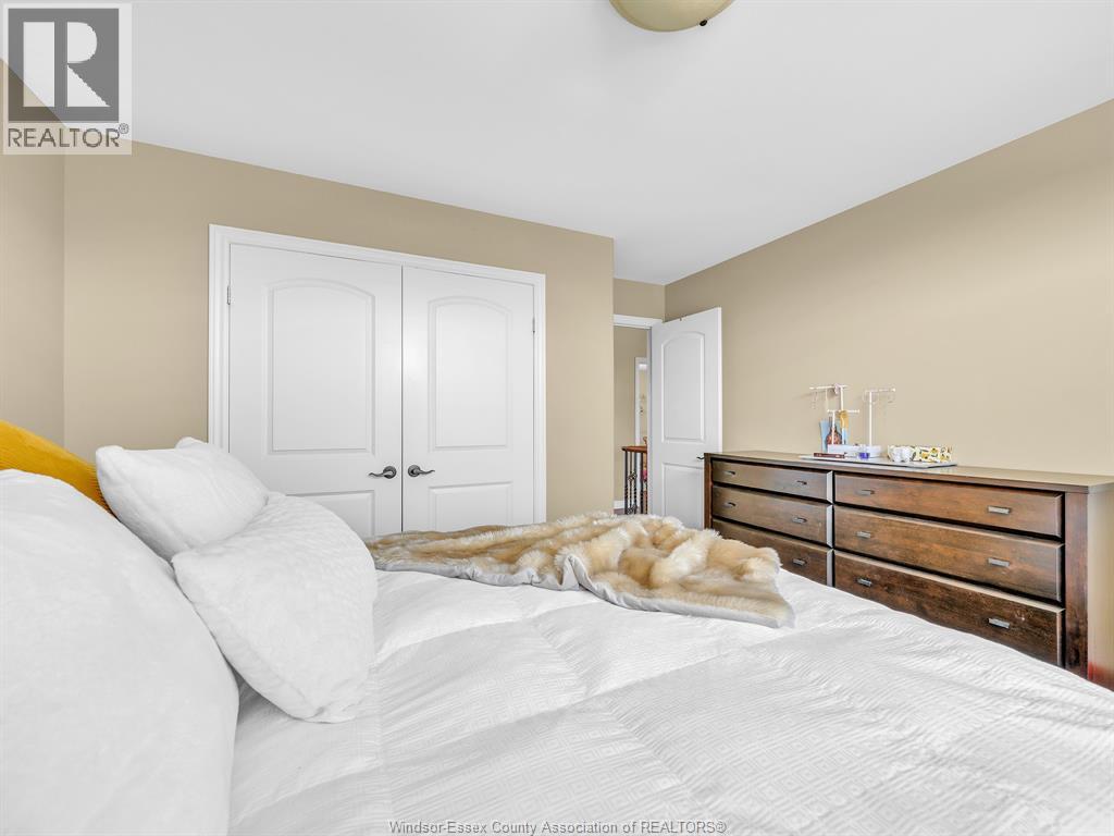 1049 HUNTINGTON BOULEVARD - 28
