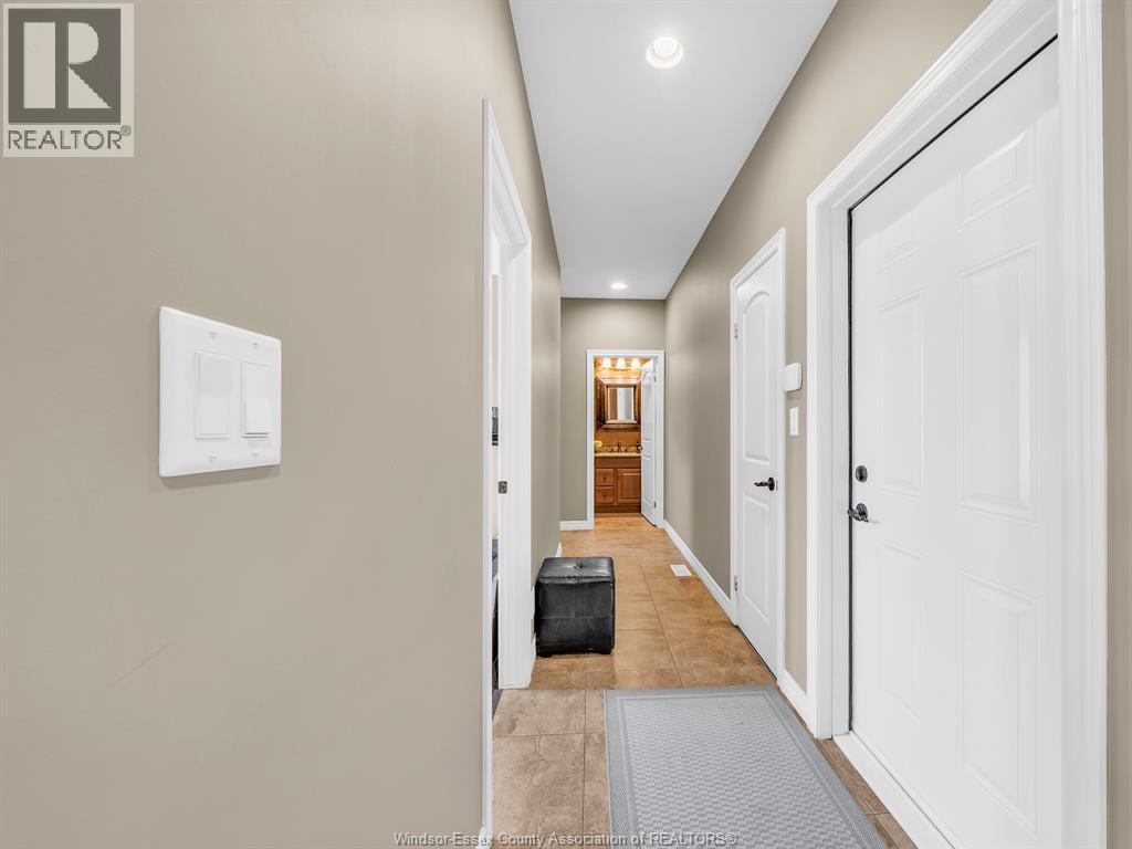 1049 HUNTINGTON BOULEVARD - 22