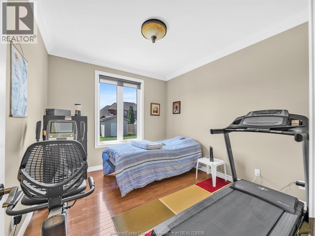 1049 HUNTINGTON BOULEVARD - 27