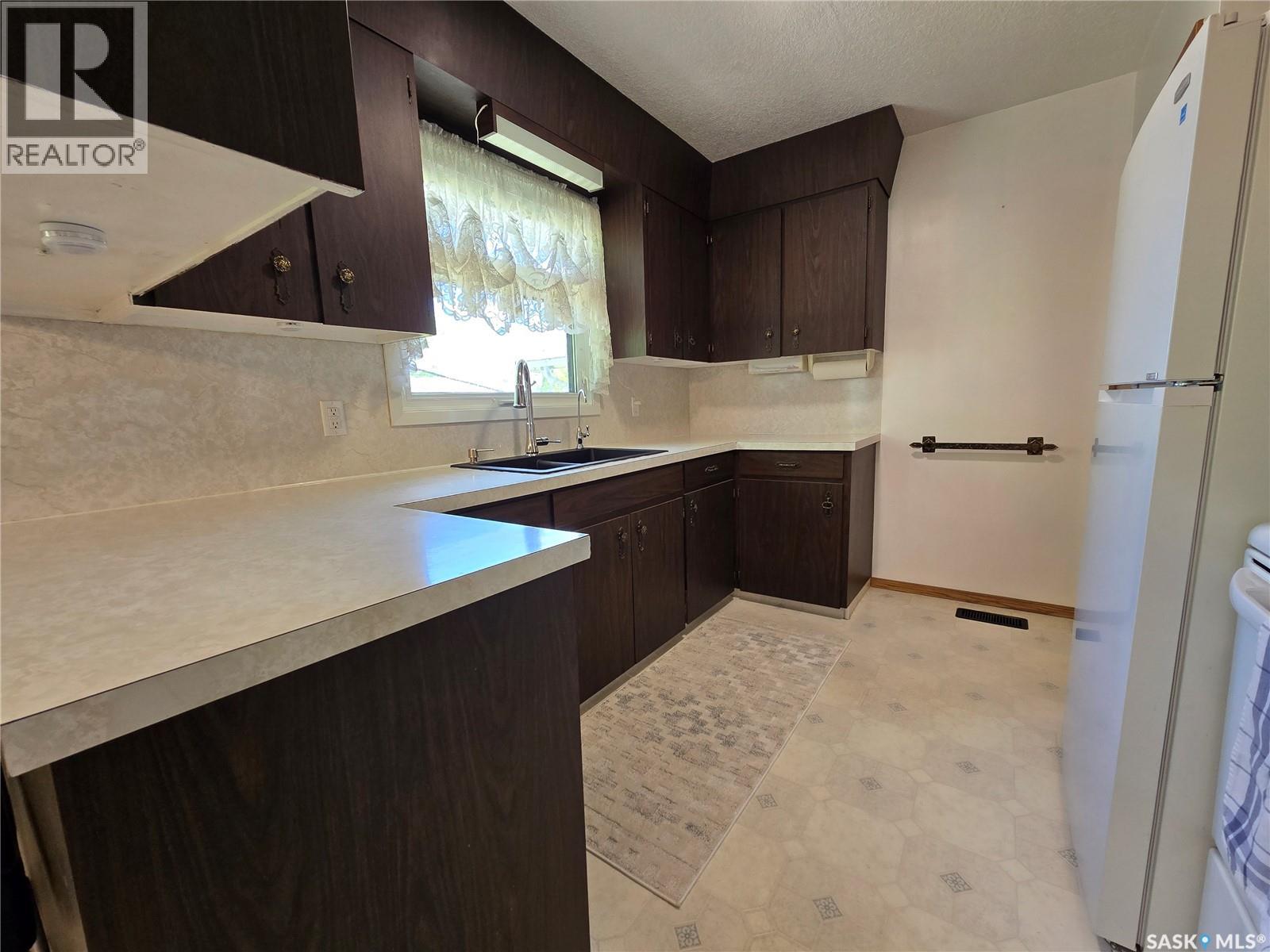 222 TORBAY STREET - 5