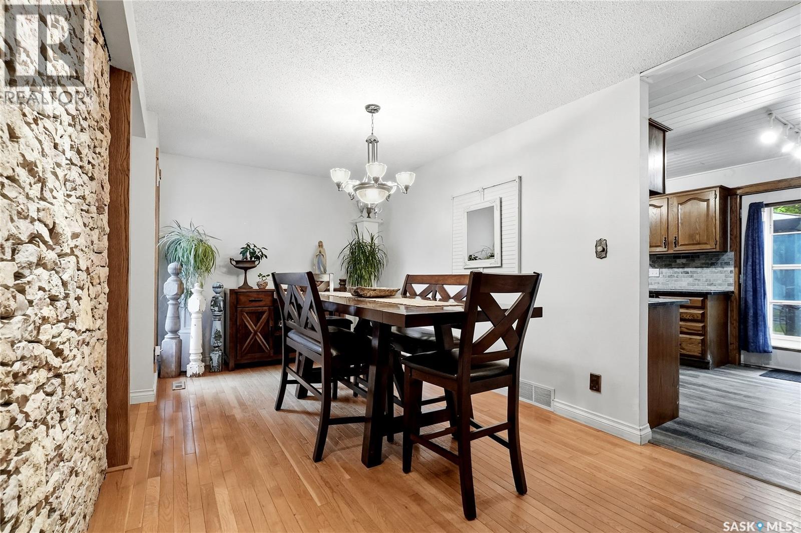 206 Willoughby CRESCENT — photo 12