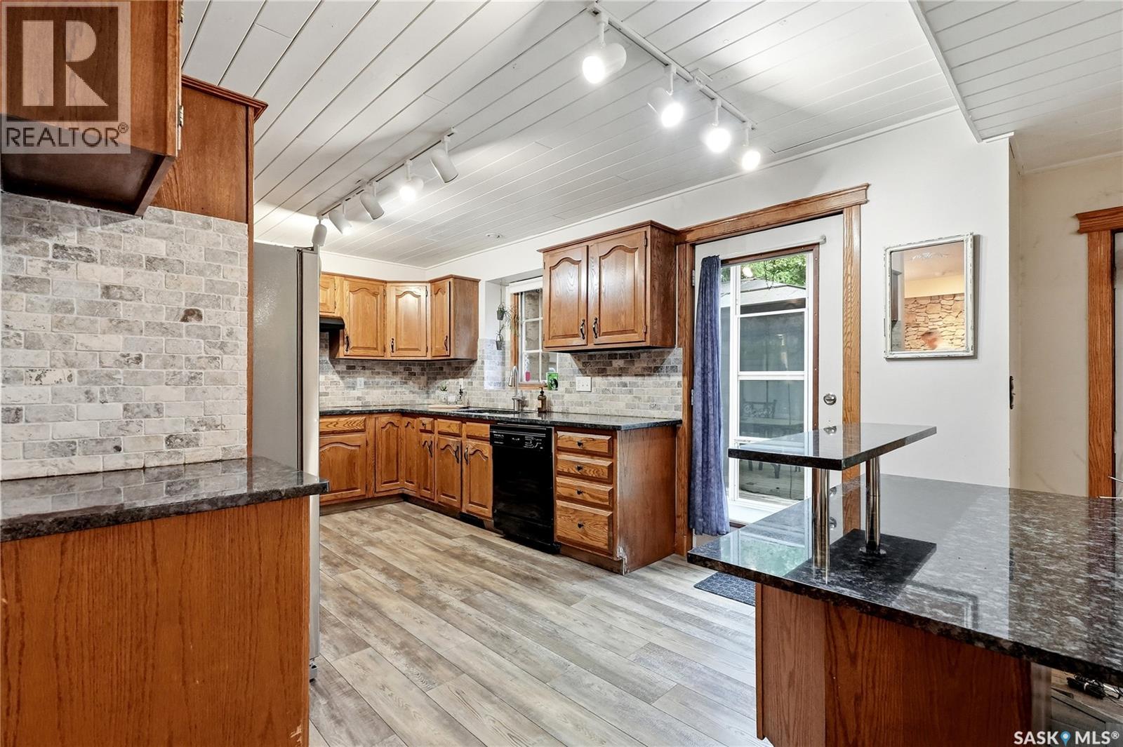 206 Willoughby CRESCENT — photo 14