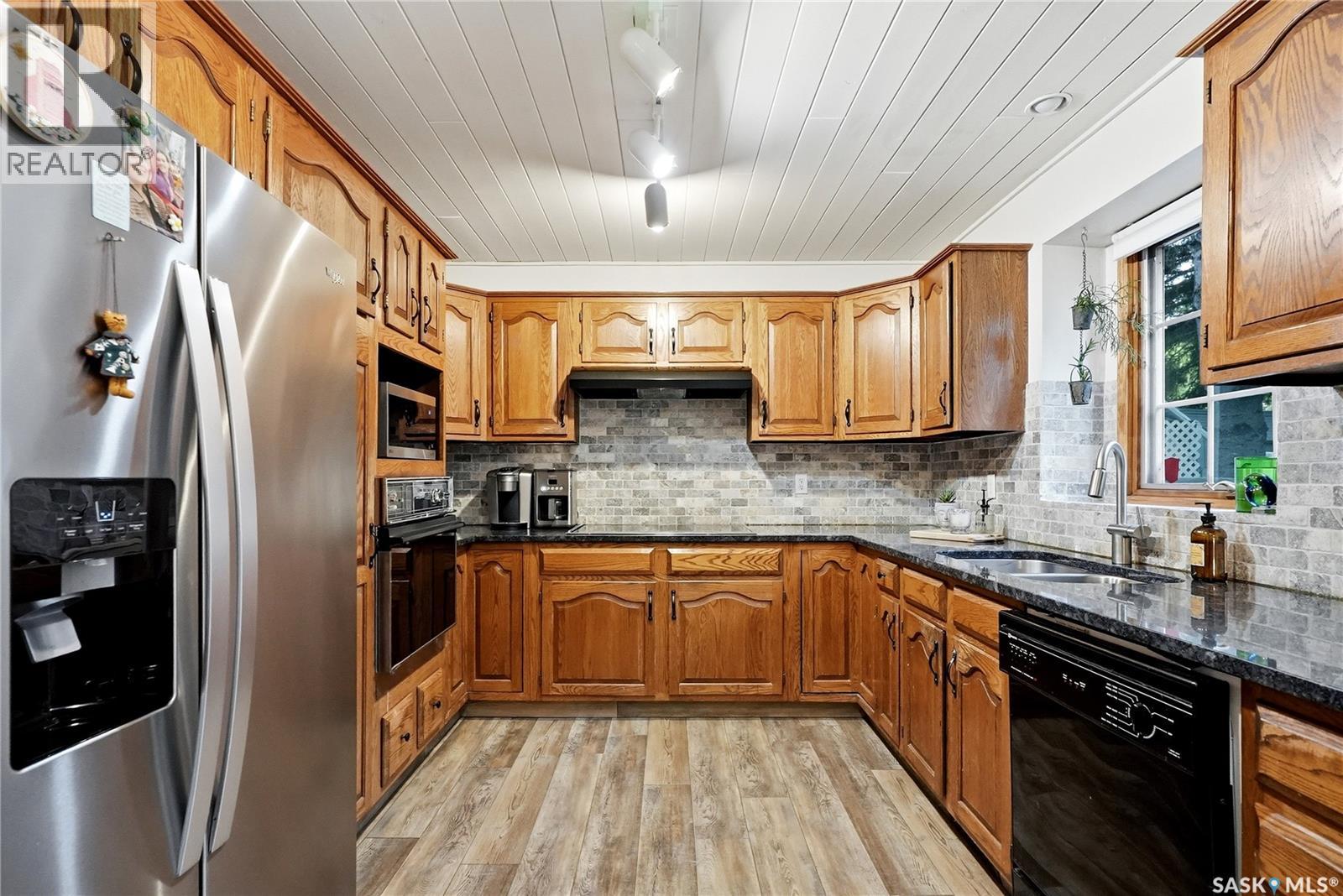 206 Willoughby CRESCENT — photo 18