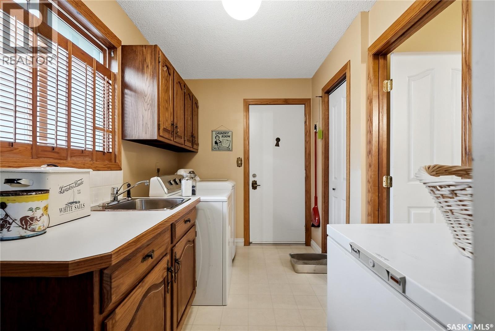 206 Willoughby CRESCENT — photo 24