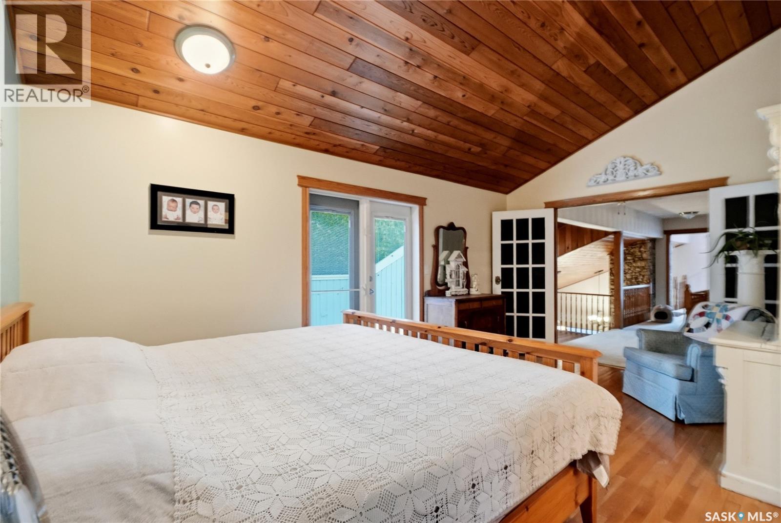 206 Willoughby CRESCENT — photo 34