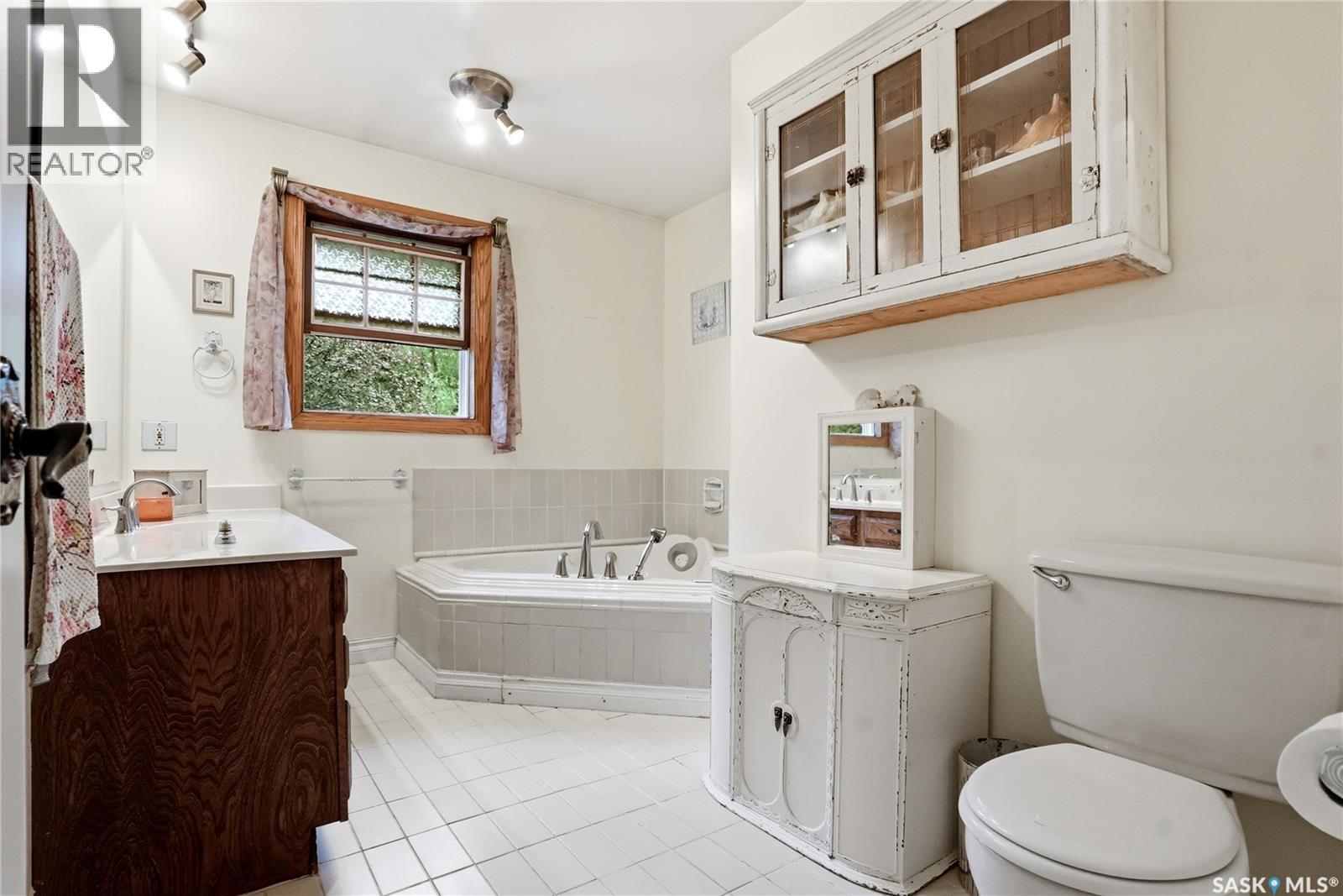 206 Willoughby CRESCENT — photo 38