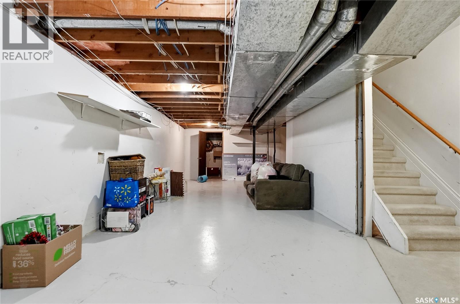 206 Willoughby CRESCENT — photo 48