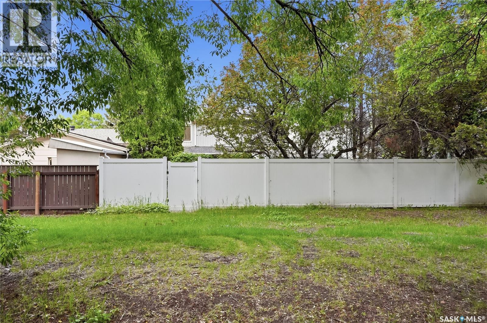 206 Willoughby CRESCENT — photo 65